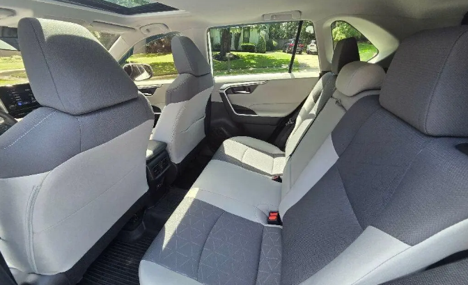 Toyota RAV4 XLE 2025 Low Kilometer