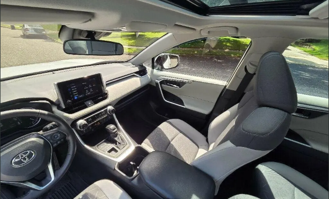 Toyota RAV4 XLE 2025 Low Kilometer